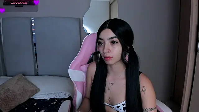 Snapshot of EmystarX chatting on March 2026 12:37:01 AM EmystarX online show from March 2026 12:37:01 AM