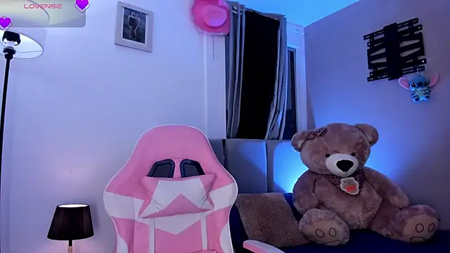 Snapshot of EmystarX chatting on March 2026 11:27:02 PM EmystarX online show from March 2026 11:27:02 PM