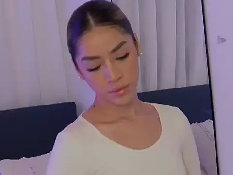 sophie wallton online show from December 2025 04:16:01 PM