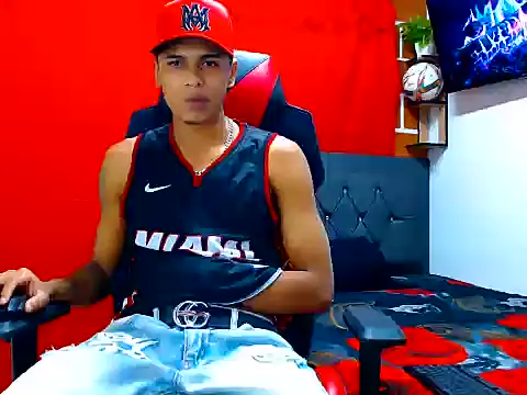 Snapshot of cristian_tayron1 chatting on July 2026 06:21:02 AM cristian tayron1 online show from July 2026 06:21:02 AM