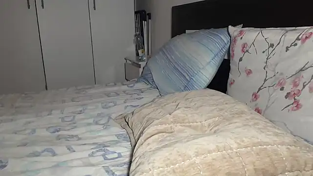 petite danielle online show from April 2026 08:31:02 PM