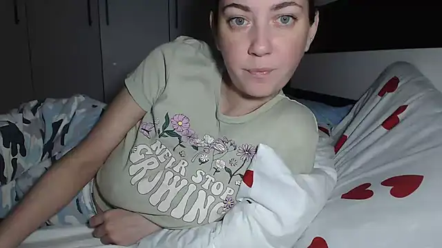 Snapshot of petite_danielle chatting on May 2026 10:48:01 PM petite danielle online show from May 2026 10:48:01 PM