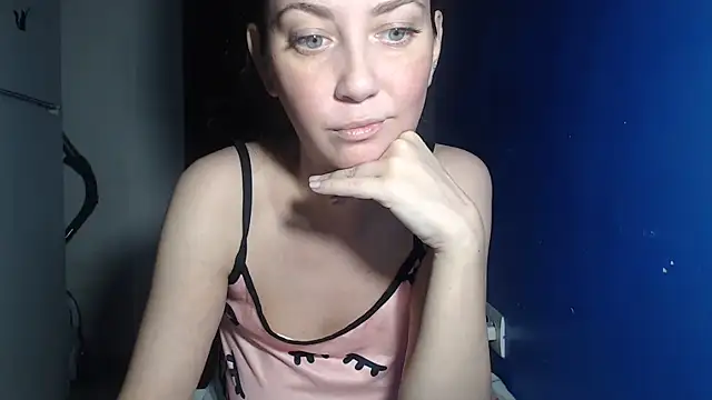 petite danielle online show from July 2026 07:27:02 PM