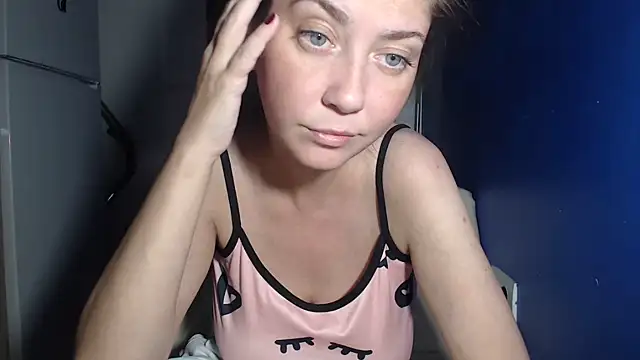 petite danielle online show from July 2026 07:32:01 PM