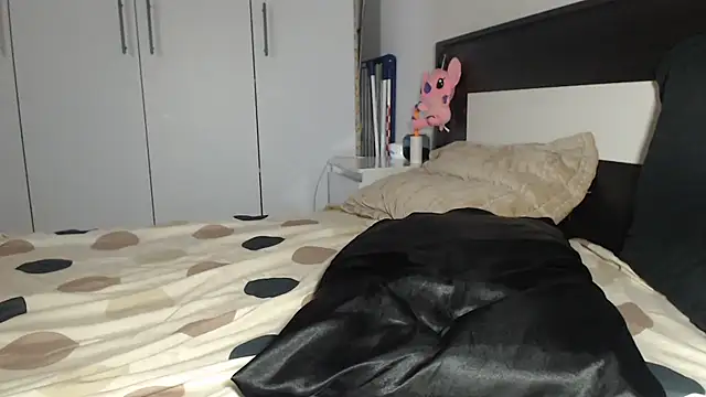 petite danielle online show from August 2026 01:47:02 PM