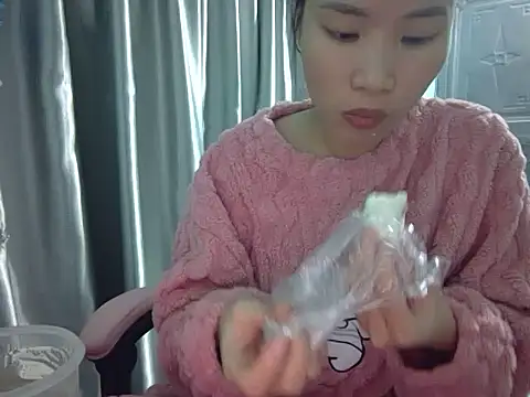 Snapshot of Ly-ny chatting on November 2025 01:38:01 AM Ly-ny online show from November 2025 01:38:01 AM