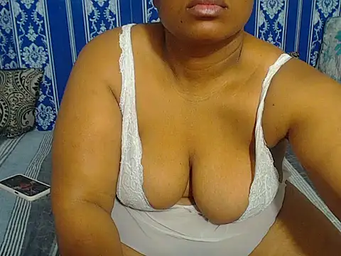 Snapshot of JUICEYLIPS333 chatting on October 2025 04:57:01 AM JUICEYLIPS333 online show from October 2025 04:57:01 AM