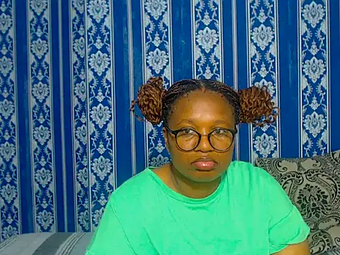 Snapshot of JUICEYLIPS333 chatting on October 2025 05:03:02 PM JUICEYLIPS333 online show from October 2025 05:03:02 PM