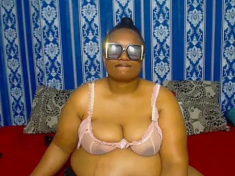 Snapshot of JUICEYLIPS333 chatting on November 2025 05:02:01 PM JUICEYLIPS333 online show from November 2025 05:02:01 PM