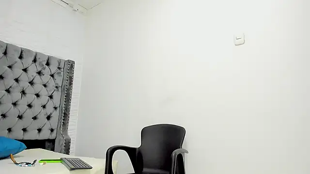 DOUGLAS 099 online show from October 2025 01:39:02 PM