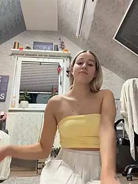 Snapshot of miaistlive chatting on September 2025 08:53:01 PM miaistlive online show from September 2025 08:53:01 PM