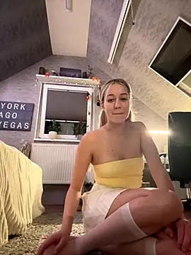 Snapshot of miaistlive chatting on September 2025 09:42:02 PM miaistlive online show from September 2025 09:42:02 PM