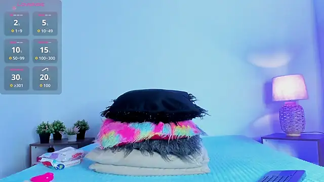 hailey hadid online show from October 2025 07:07:02 PM