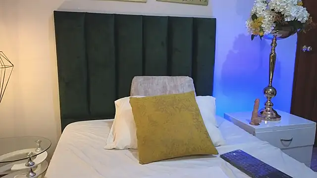 AmaraYasbel online show from December 2025 06:04:02 PM