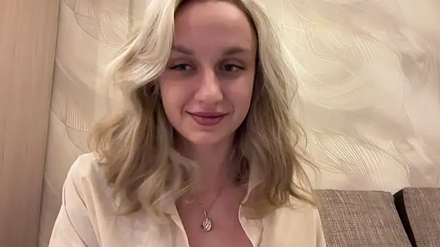 AdeleEverhart online show from November 2025 06:11:02 PM