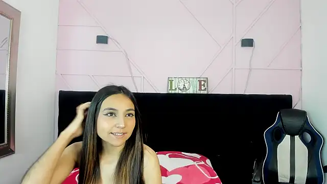 Snapshot of MeggannFoxx chatting on September 2025 12:39:02 PM MeggannFoxx online show from September 2025 12:39:02 PM