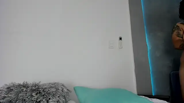 alexholyy online show from November 2025 01:57:01 PM