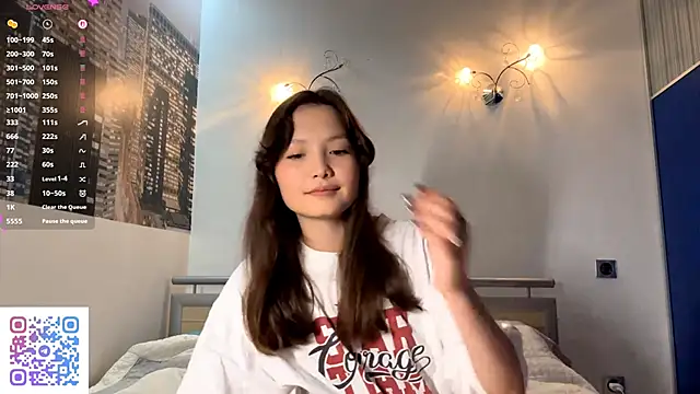 Snapshot of KiraVelvet chatting on September 2025 09:44:02 AM KiraVelvet online show from September 2025 09:44:02 AM