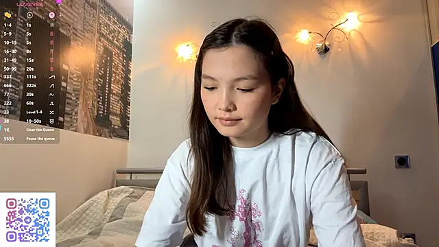 Snapshot of KiraVelvet chatting on September 2025 09:43:02 AM KiraVelvet online show from September 2025 09:43:02 AM