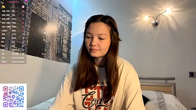 Snapshot of KiraVelvet chatting on September 2025 02:46:01 AM KiraVelvet online show from September 2025 02:46:01 AM