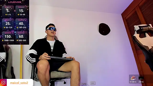 sotooliver3 online show from October 2025 08:41:01 PM