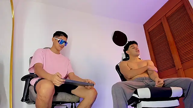 sotooliver3 online show from November 2025 08:32:01 PM