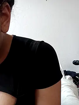 Snapshot of deniiisss chatting on October 2025 09:24:02 PM deniiisss online show from October 2025 09:24:02 PM