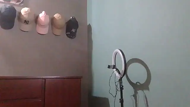 Pocahontas tw online show from November 2025 01:44:01 PM