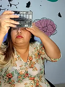 Snapshot of curvy_diva_ chatting on December 2025 10:44:02 AM curvy diva online show from December 2025 10:44:02 AM