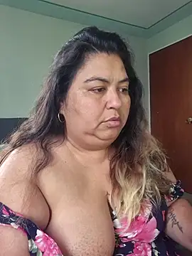 Snapshot of curvy_diva_ chatting on February 2026 01:20:01 PM curvy diva online show from February 2026 01:20:01 PM