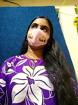 Snapshot of mini-queen chatting on March 2026 06:03:01 PM mini-queen online show from March 2026 06:03:01 PM