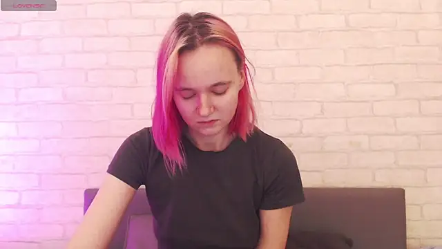 Ericha Stone online show from November 2025 01:27:01 AM