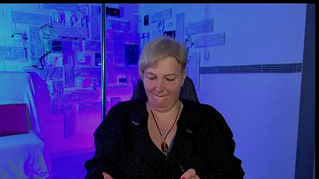 Snapshot of MaryMogan chatting on October 2025 08:55:02 AM MaryMogan online show from October 2025 08:55:02 AM