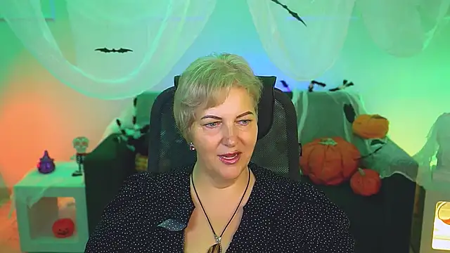 Snapshot of MaryMogan chatting on October 2025 04:24:01 AM MaryMogan online show from October 2025 04:24:01 AM