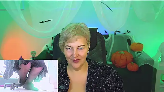 Snapshot of MaryMogan chatting on October 2025 04:13:01 AM MaryMogan online show from October 2025 04:13:01 AM