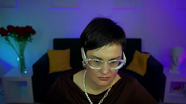 LauraDavidsons online show from November 2025 08:08:01 PM