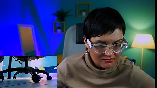 LauraDavidsons online show from November 2025 04:11:02 PM