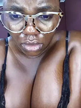 Snapshot of TheSpiceyQueen chatting on April 2026 06:47:02 AM TheSpiceyQueen online show from April 2026 06:47:02 AM