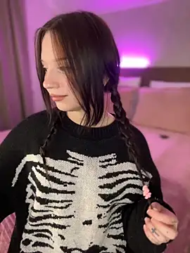 Snapshot of YourLittleDevil chatting on October 2025 01:28:02 PM YourLittleDevil online show from October 2025 01:28:02 PM