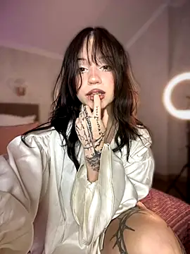 Snapshot of YourLittleDevil chatting on October 2025 01:21:01 PM YourLittleDevil online show from October 2025 01:21:01 PM