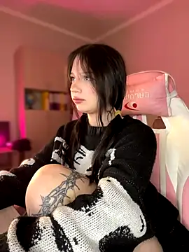 Snapshot of YourLittleDevil chatting on October 2025 05:30:01 AM YourLittleDevil online show from October 2025 05:30:01 AM