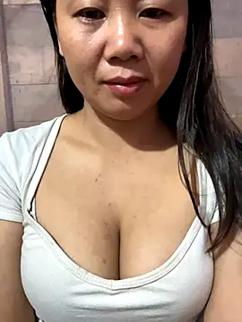 Snapshot of Binjt chatting on November 2025 11:25:01 PM Binjt online show from November 2025 11:25:01 PM