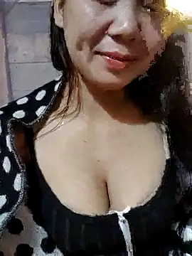 Snapshot of Binjt chatting on December 2025 11:37:01 AM Binjt online show from December 2025 11:37:01 AM