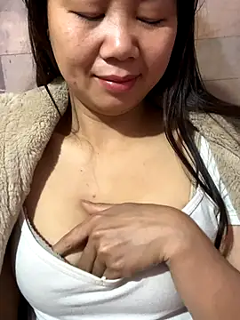 Snapshot of Binjt chatting on December 2025 11:43:01 PM Binjt online show from December 2025 11:43:01 PM