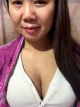 Snapshot of Binjt chatting on December 2025 06:08:02 AM Binjt online show from December 2025 06:08:02 AM