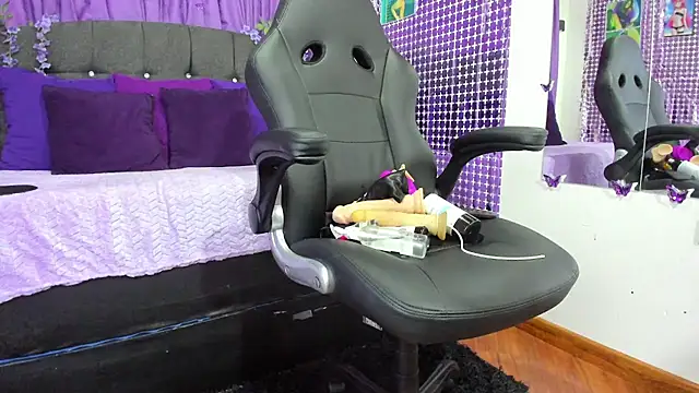 Moon Play online show from November 2025 04:40:02 PM