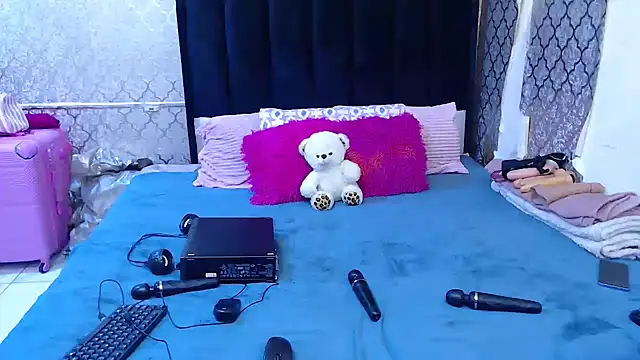 Snapshot of SexyPetitex25 chatting on September 2025 08:14:01 PM SexyPetitex25 online show from September 2025 08:14:01 PM