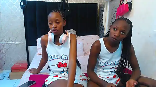 Snapshot of SexyPetitex25 chatting on October 2025 07:58:02 PM SexyPetitex25 online show from October 2025 07:58:02 PM