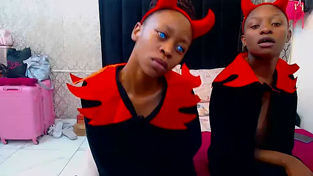 Snapshot of SexyPetitex25 chatting on October 2025 07:47:02 PM SexyPetitex25 online show from October 2025 07:47:02 PM