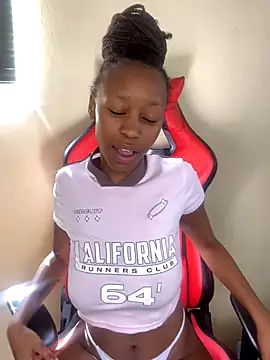 Snapshot of SexyPetitex25 chatting on November 2025 01:02:01 PM SexyPetitex25 online show from November 2025 01:02:01 PM